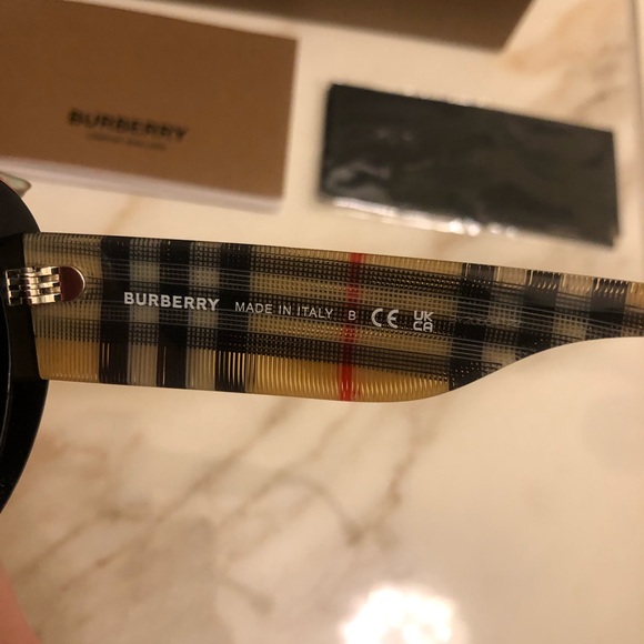 🔥NEW BURBERRY SUNGLASSES 🔥 - Picture 5 of 11